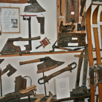 Holzbearbeitungswerkzeug und Schi aus Furth