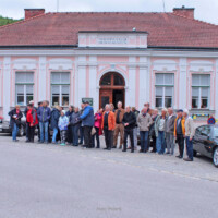Der "Jaguar Daimler Owners Sports and Touring Car Club" zu Gast im Museum (Mai 2026) | © Triestingtaler Heimat und Regionalmuseum Weissenbach, Foto: PeterS JDOST Besuch 2026