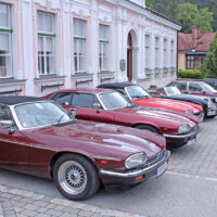 Der "Jaguar Daimler Owners Sports and Touring Car Club" zu Gast im Museum (Mai 2026) | © Triestingtaler Heimat und Regionalmuseum Weissenbach, Foto: PeterS JDOST Besuch 2026
