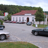 Der "Jaguar Daimler Owners Sports and Touring Car Club" zu Gast im Museum (Mai 2026) | © Triestingtaler Heimat und Regionalmuseum Weissenbach, Foto: PeterS JDOST Besuch 2026